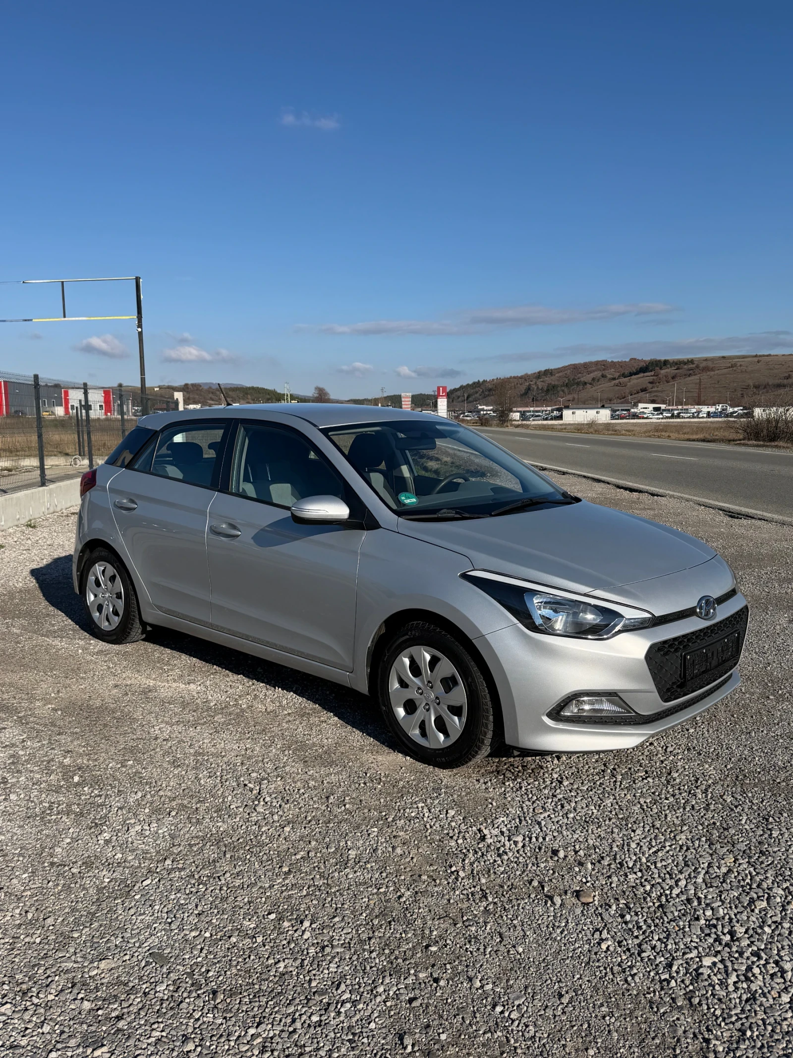 Hyundai I20 1.2i EURO 6 SERVICE BOOK TUV - изображение 4