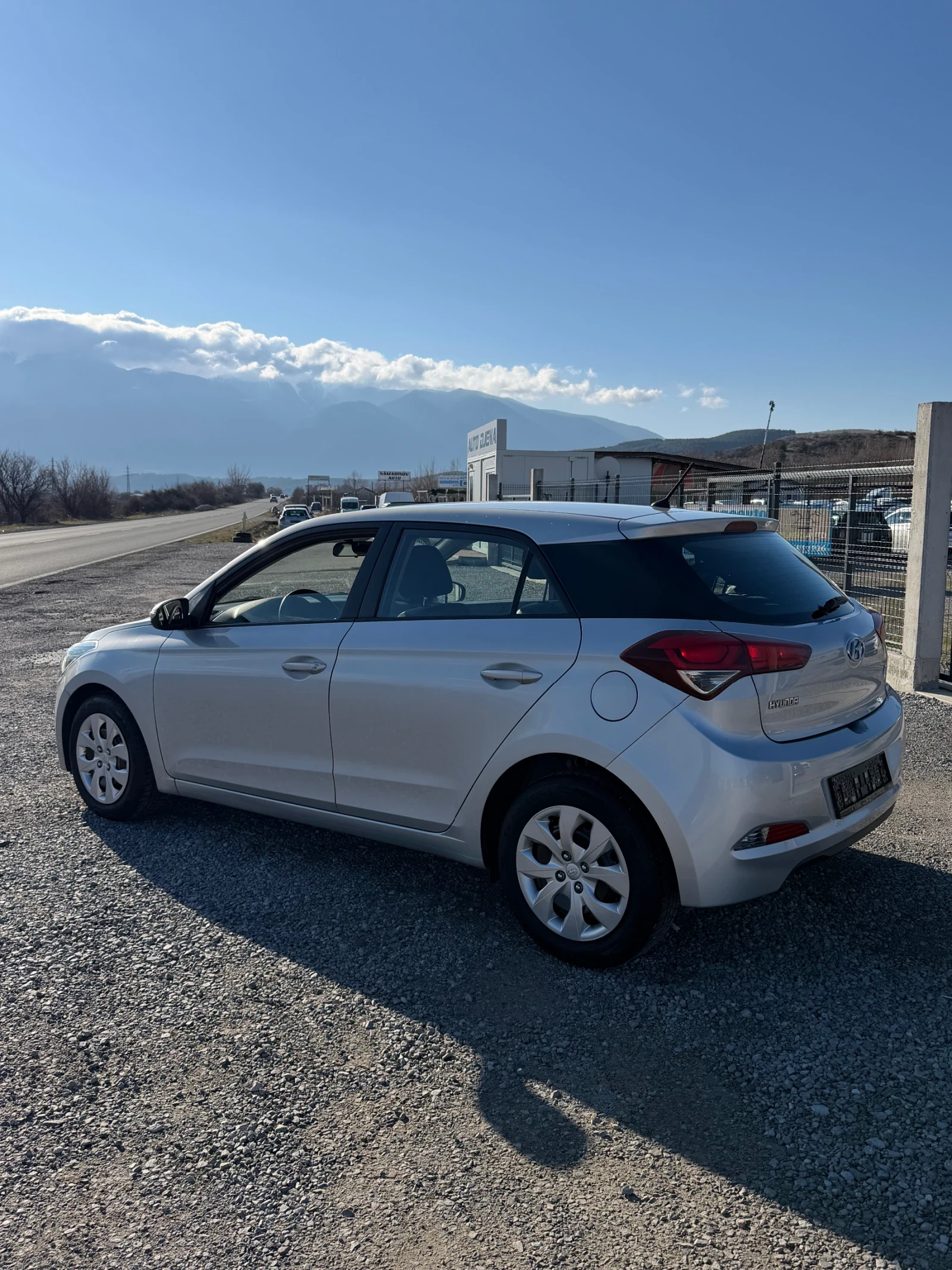 Hyundai I20 1.2i EURO 6 SERVICE BOOK TUV - изображение 7