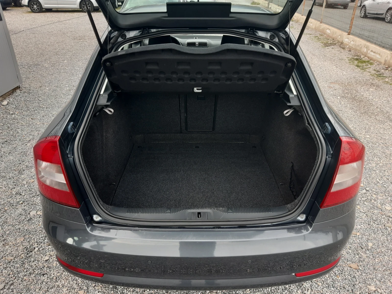 Skoda Octavia КАТО НОВА, снимка 15 - Автомобили и джипове - 54083901