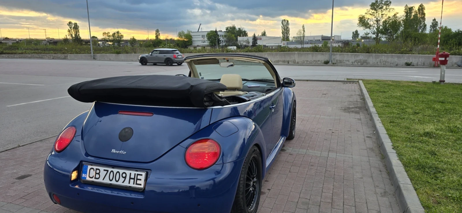 VW New beetle 2.0 газ автомат 🔝, снимка 9 - Автомобили и джипове - 54188186