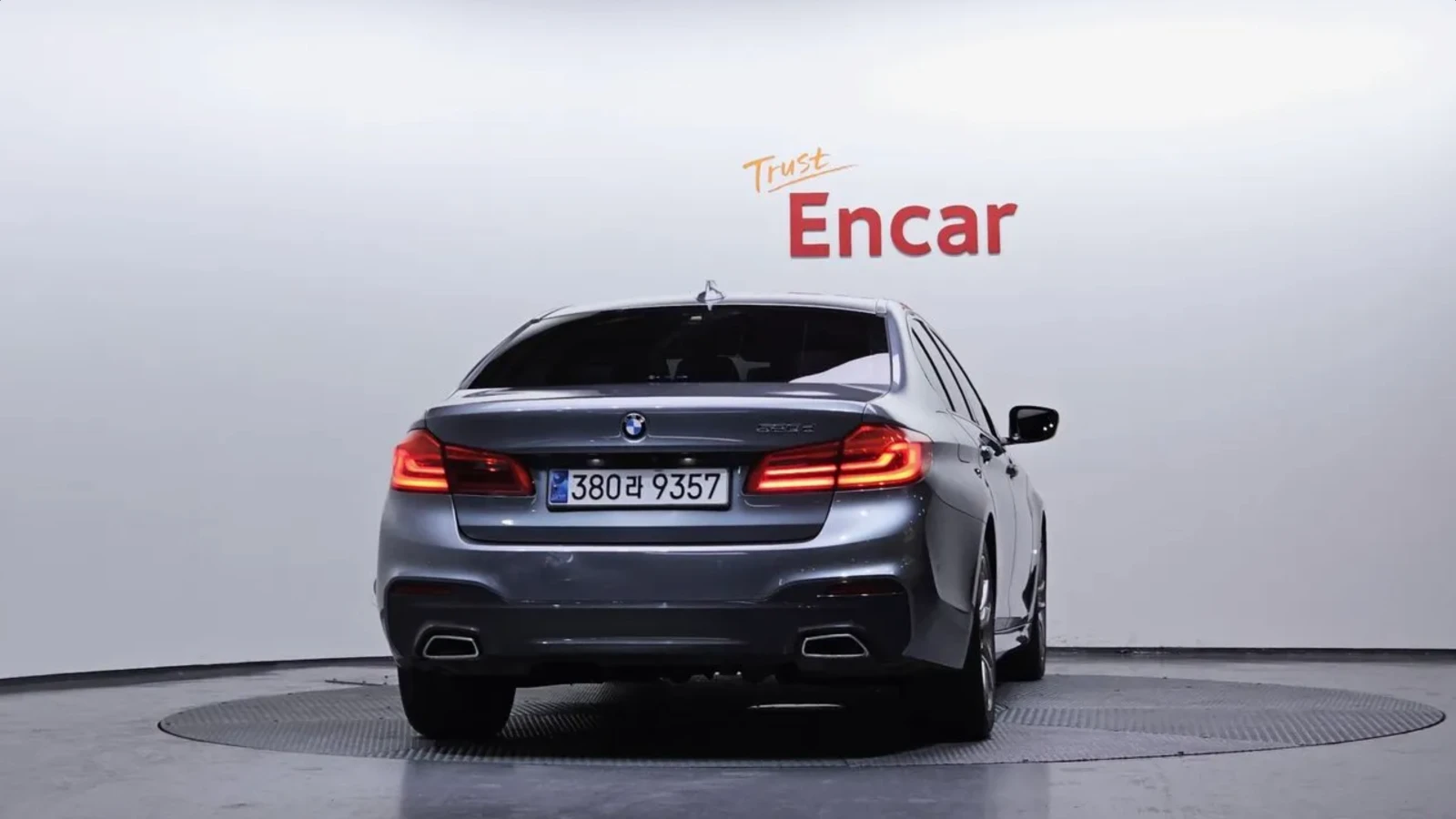 BMW 520 d M SPORT | HEAD-UP | ПОДГРЕВ | ПАНОРАМА, снимка 4 - Автомобили и джипове - 54621260