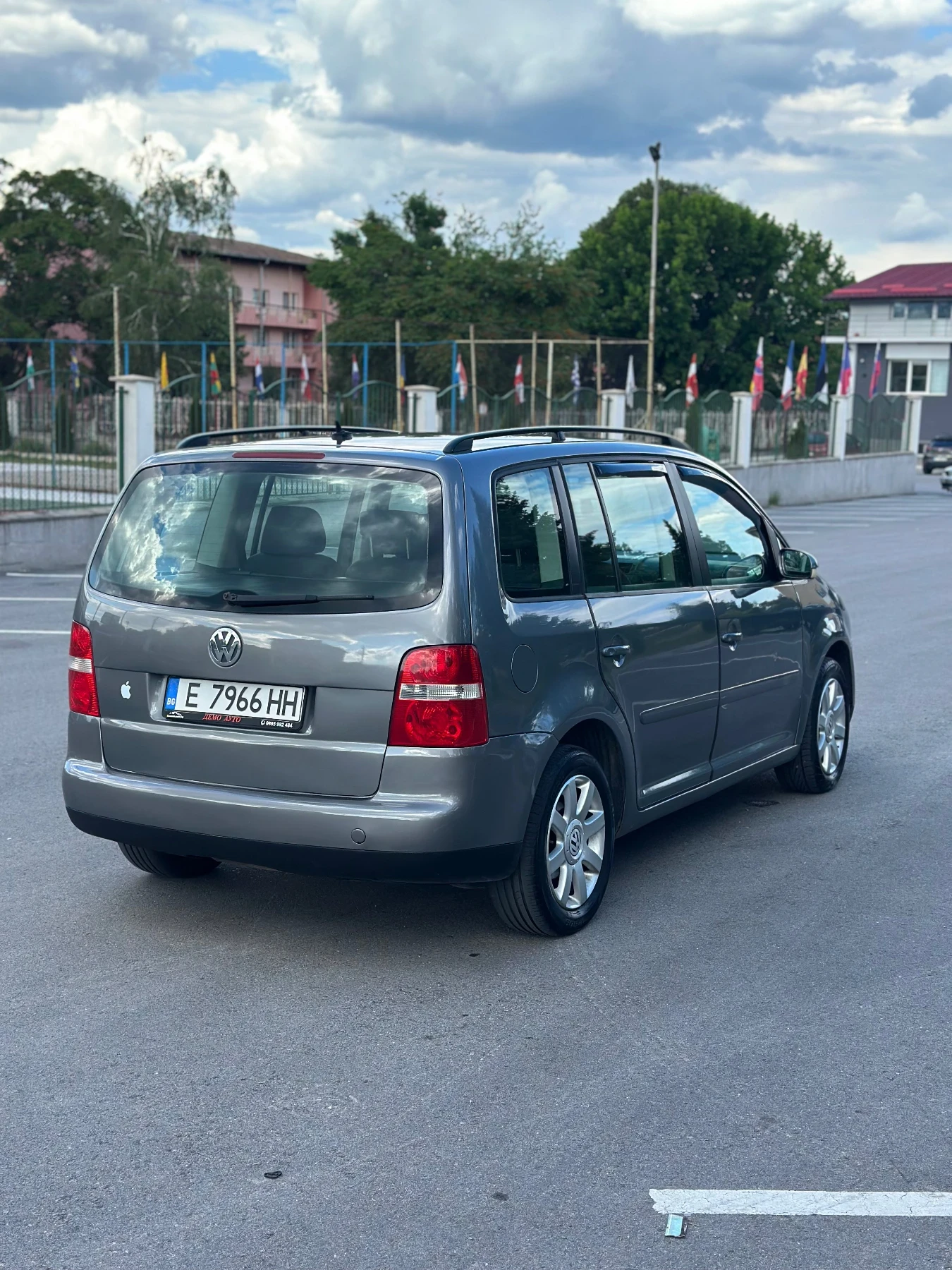 VW Touran, снимка 5 - Автомобили и джипове - 54721580