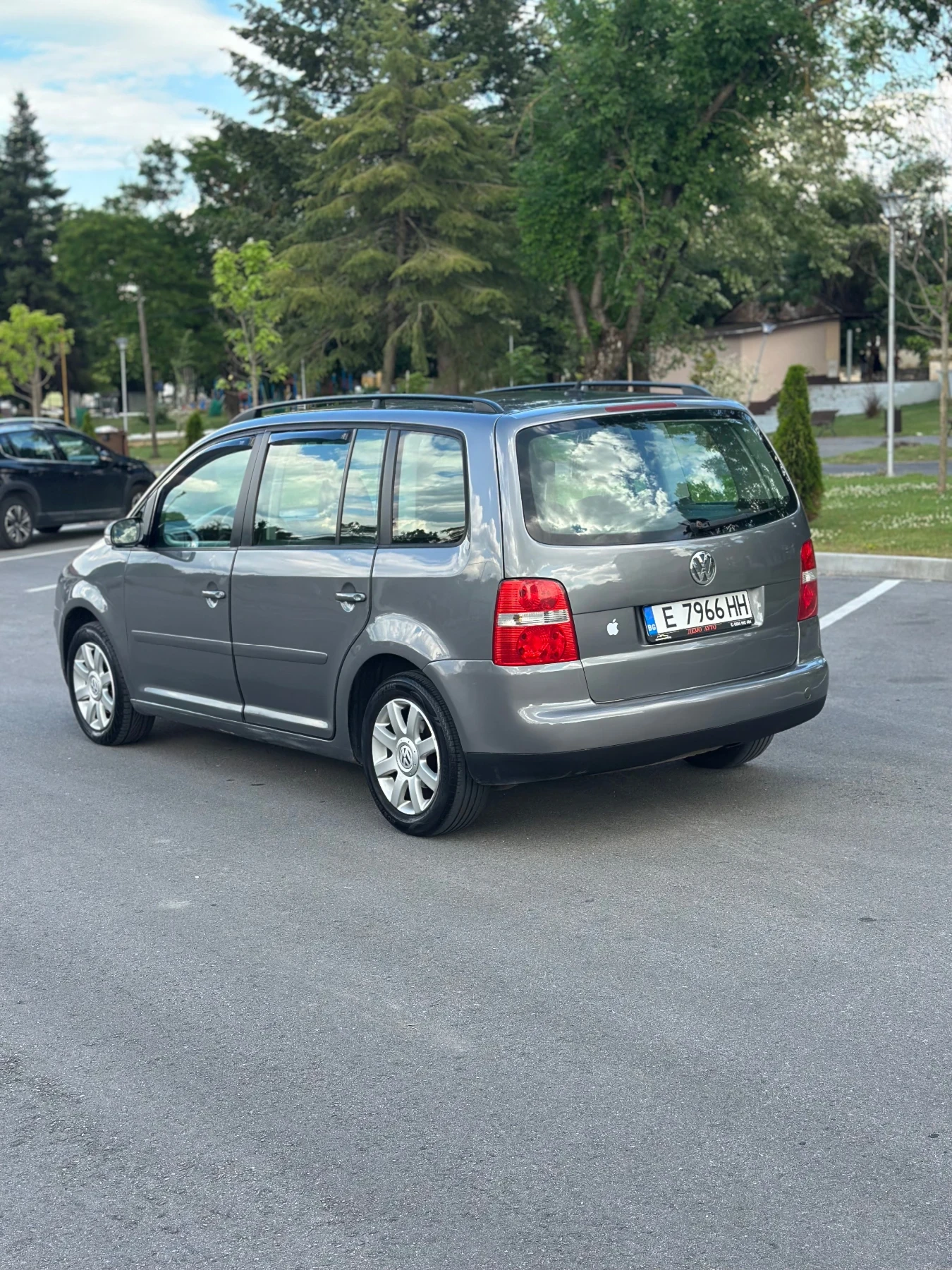 VW Touran, снимка 3 - Автомобили и джипове - 54721580