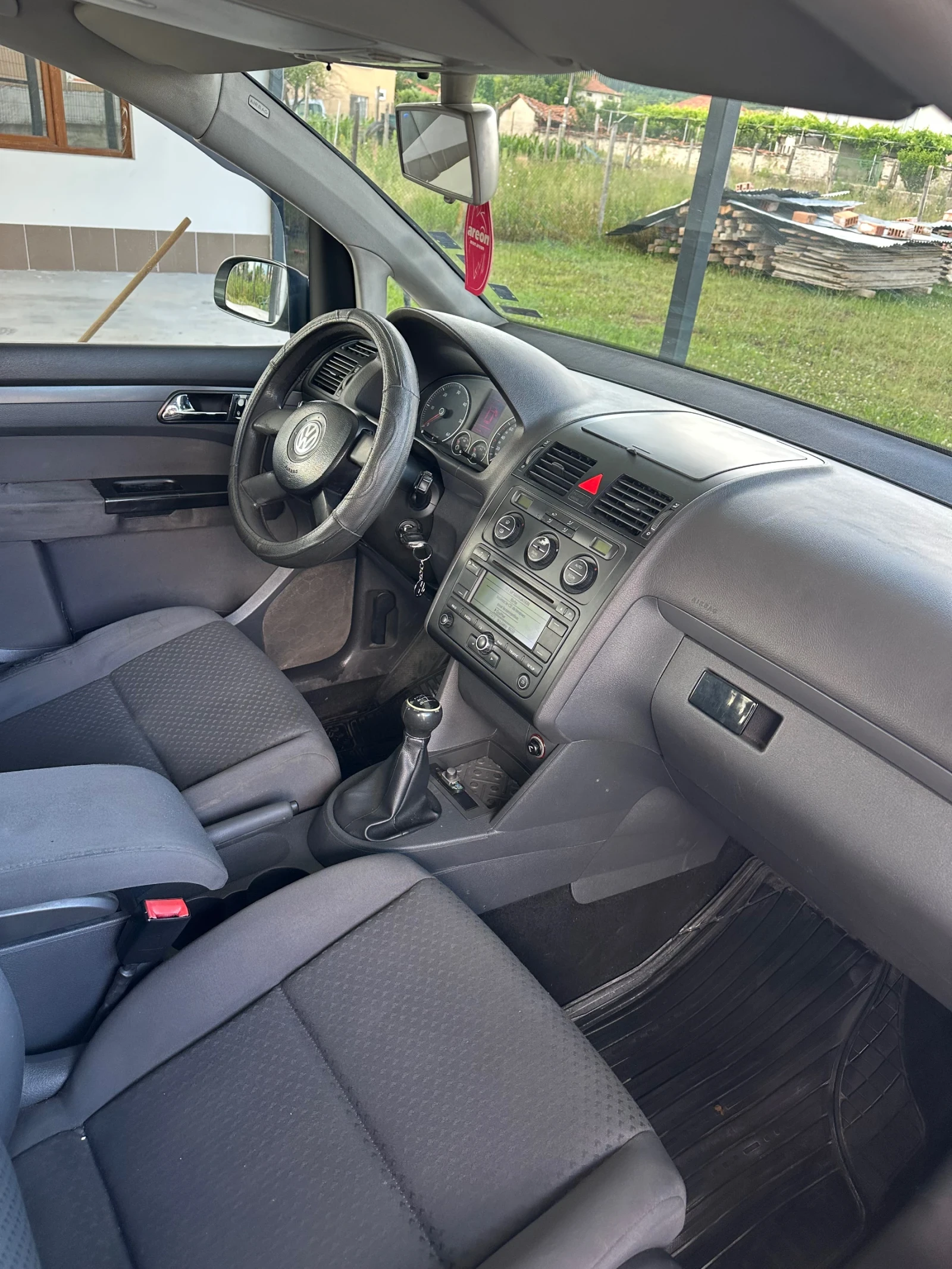 VW Touran, снимка 14 - Автомобили и джипове - 54721580