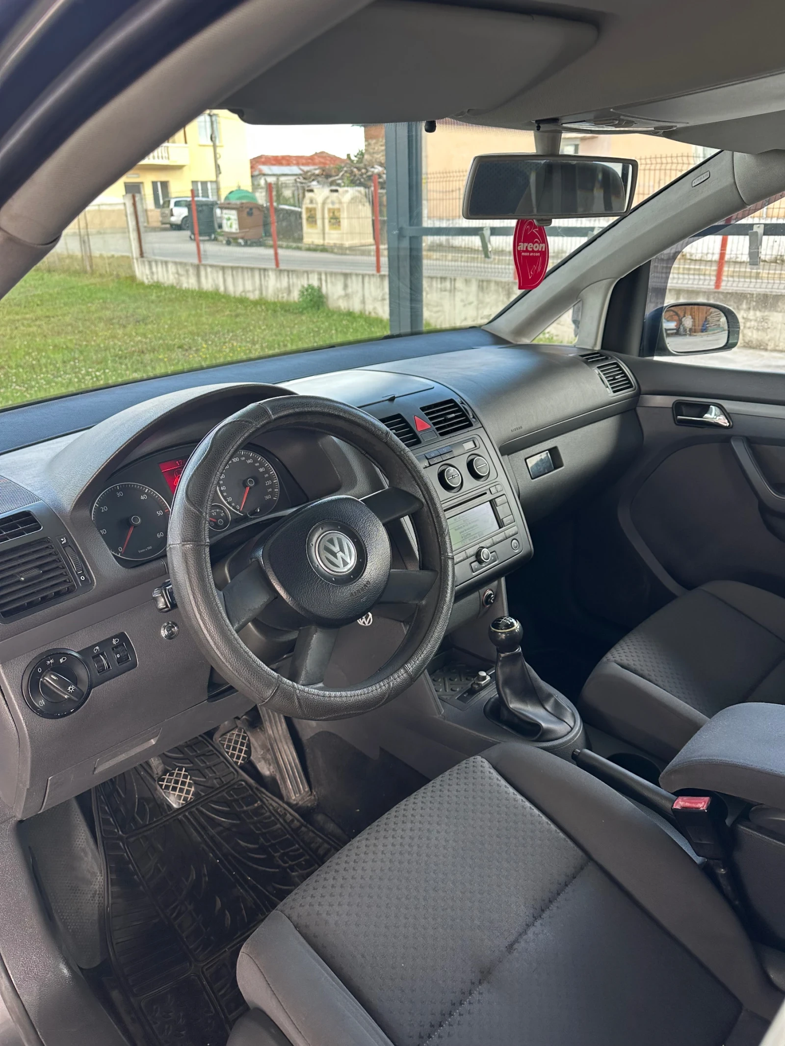 VW Touran, снимка 10 - Автомобили и джипове - 54721580
