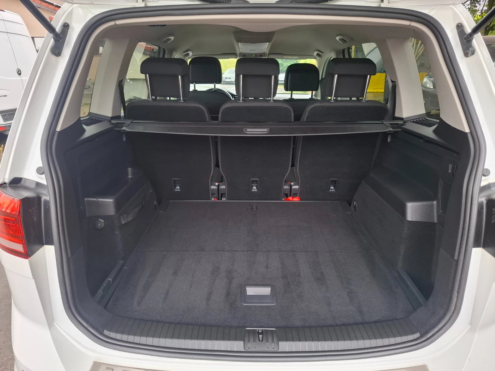 VW Touran 2.0tdi DSG Navi 150кс., снимка 13 - Автомобили и джипове - 55150986