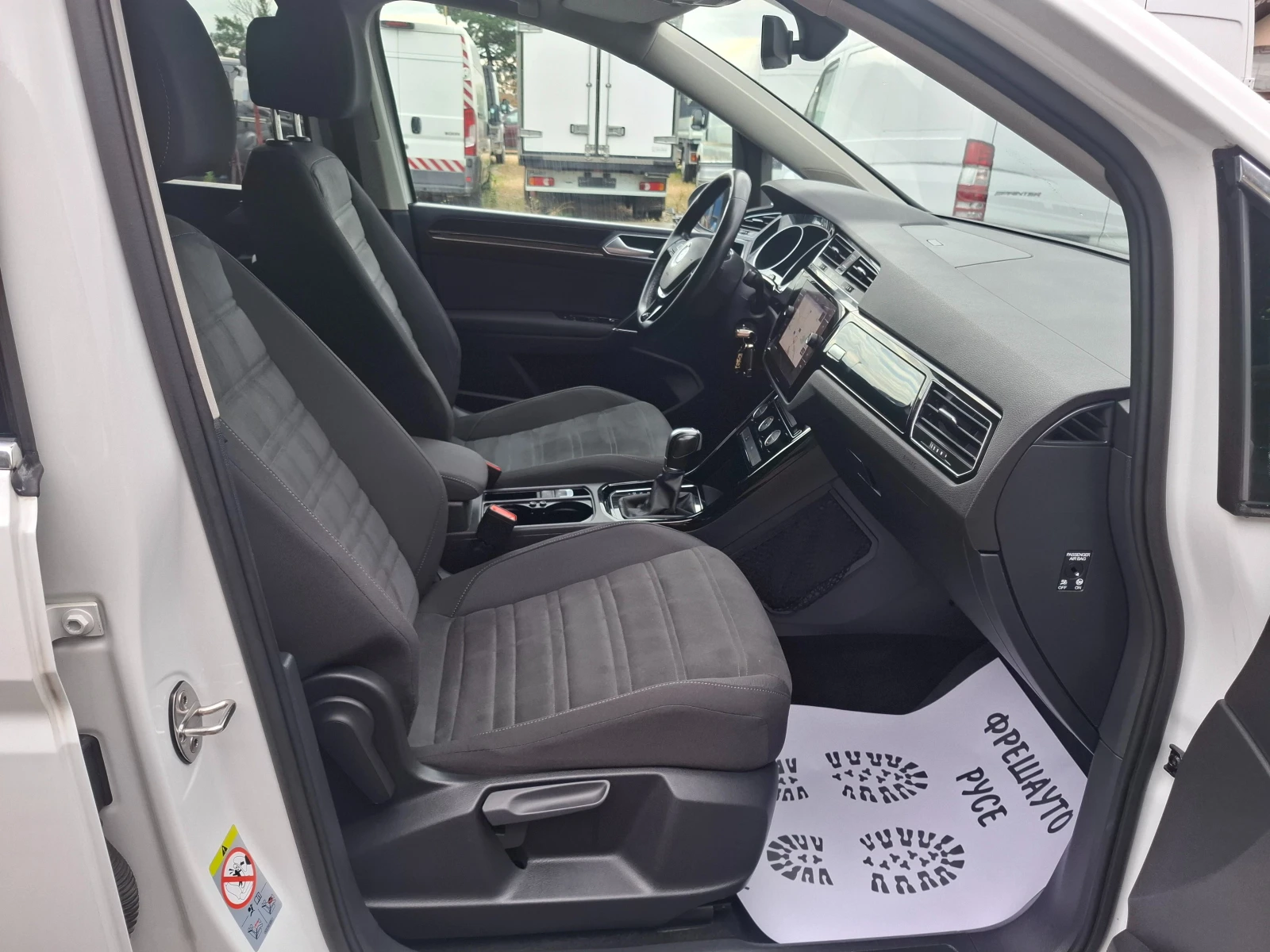 VW Touran 2.0tdi DSG Navi 150кс., снимка 11 - Автомобили и джипове - 55150986