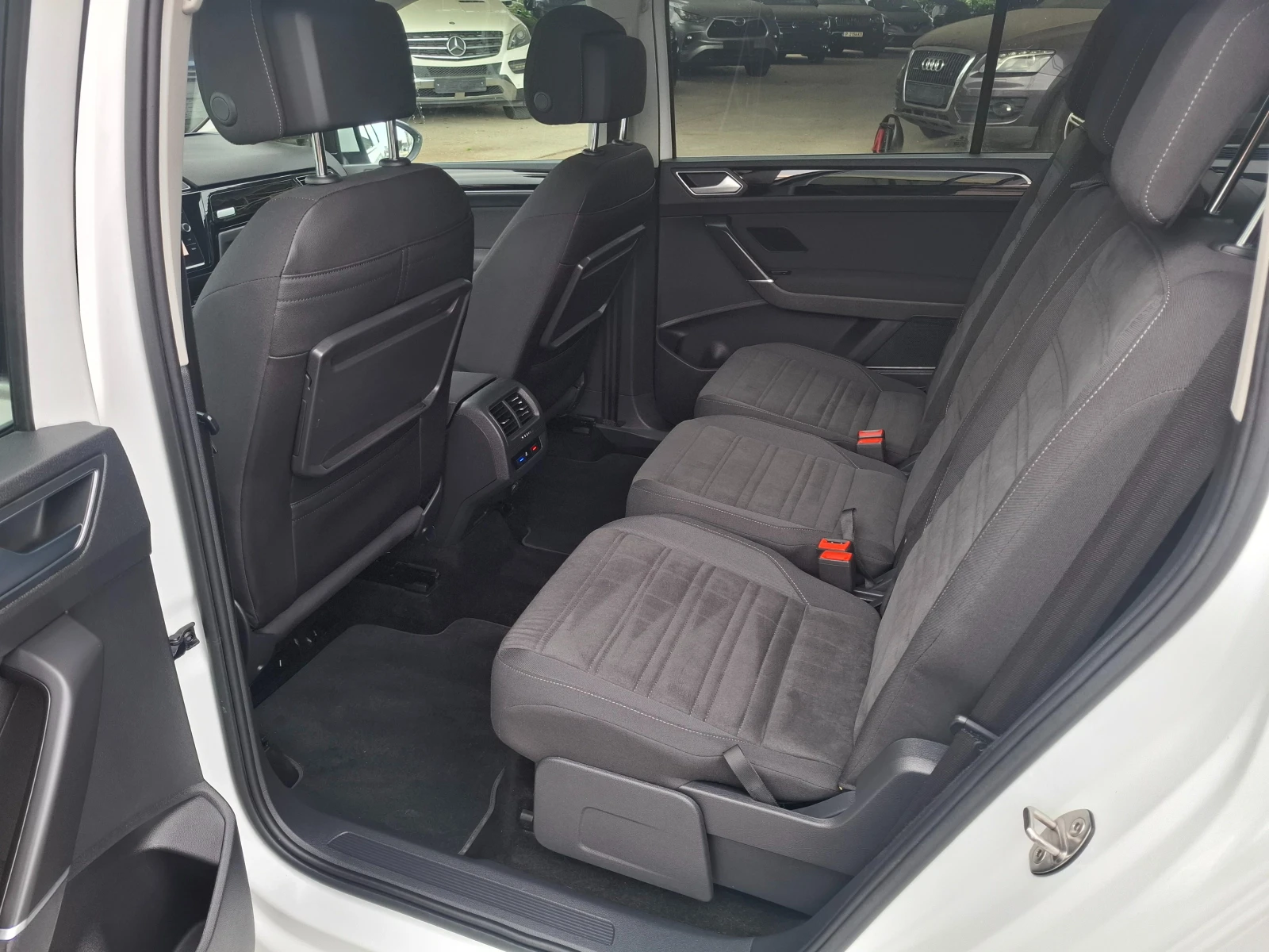 VW Touran 2.0tdi DSG Navi 150кс., снимка 8 - Автомобили и джипове - 55150986