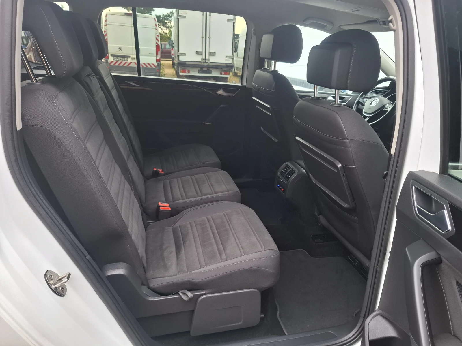 VW Touran 2.0tdi DSG Navi 150кс., снимка 10 - Автомобили и джипове - 55150986