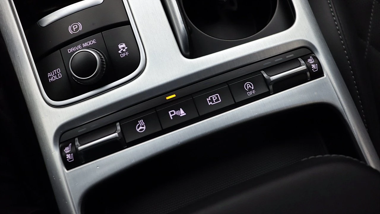 Kia Stinger 3.3* KEYLESS* ПОДГРЕВ ВОЛАН* ЕЛ. БАГАЖНИК* КРАЙНА , снимка 11 - Автомобили и джипове - 55336561