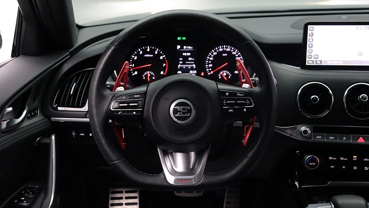 Kia Stinger 3.3* KEYLESS* ПОДГРЕВ ВОЛАН* ЕЛ. БАГАЖНИК* КРАЙНА , снимка 16 - Автомобили и джипове - 55336561