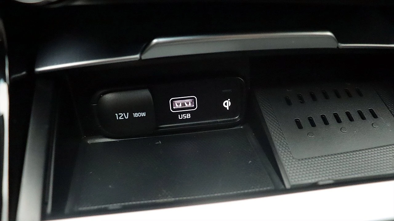 Kia Stinger 3.3* KEYLESS* ПОДГРЕВ ВОЛАН* ЕЛ. БАГАЖНИК* КРАЙНА , снимка 14 - Автомобили и джипове - 55336561