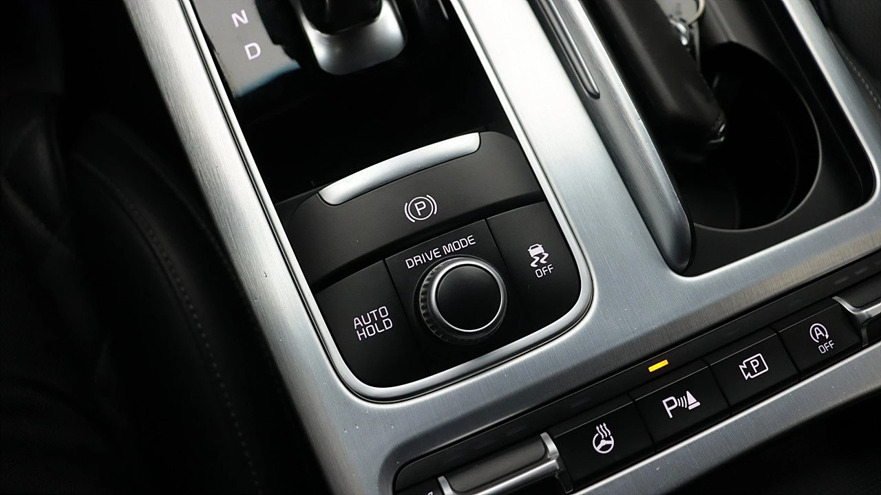 Kia Stinger 3.3* KEYLESS* ПОДГРЕВ ВОЛАН* ЕЛ. БАГАЖНИК* КРАЙНА , снимка 10 - Автомобили и джипове - 55336561