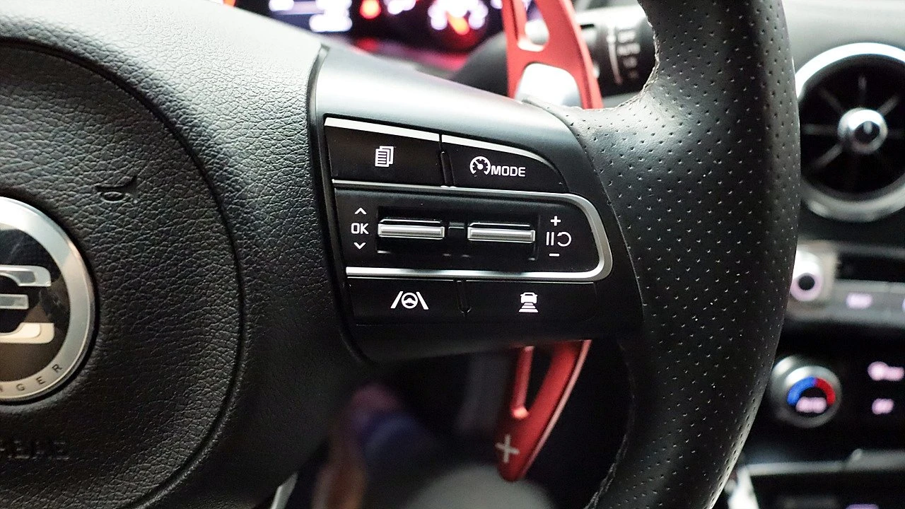 Kia Stinger 3.3* KEYLESS* ПОДГРЕВ ВОЛАН* ЕЛ. БАГАЖНИК* КРАЙНА , снимка 8 - Автомобили и джипове - 55336561