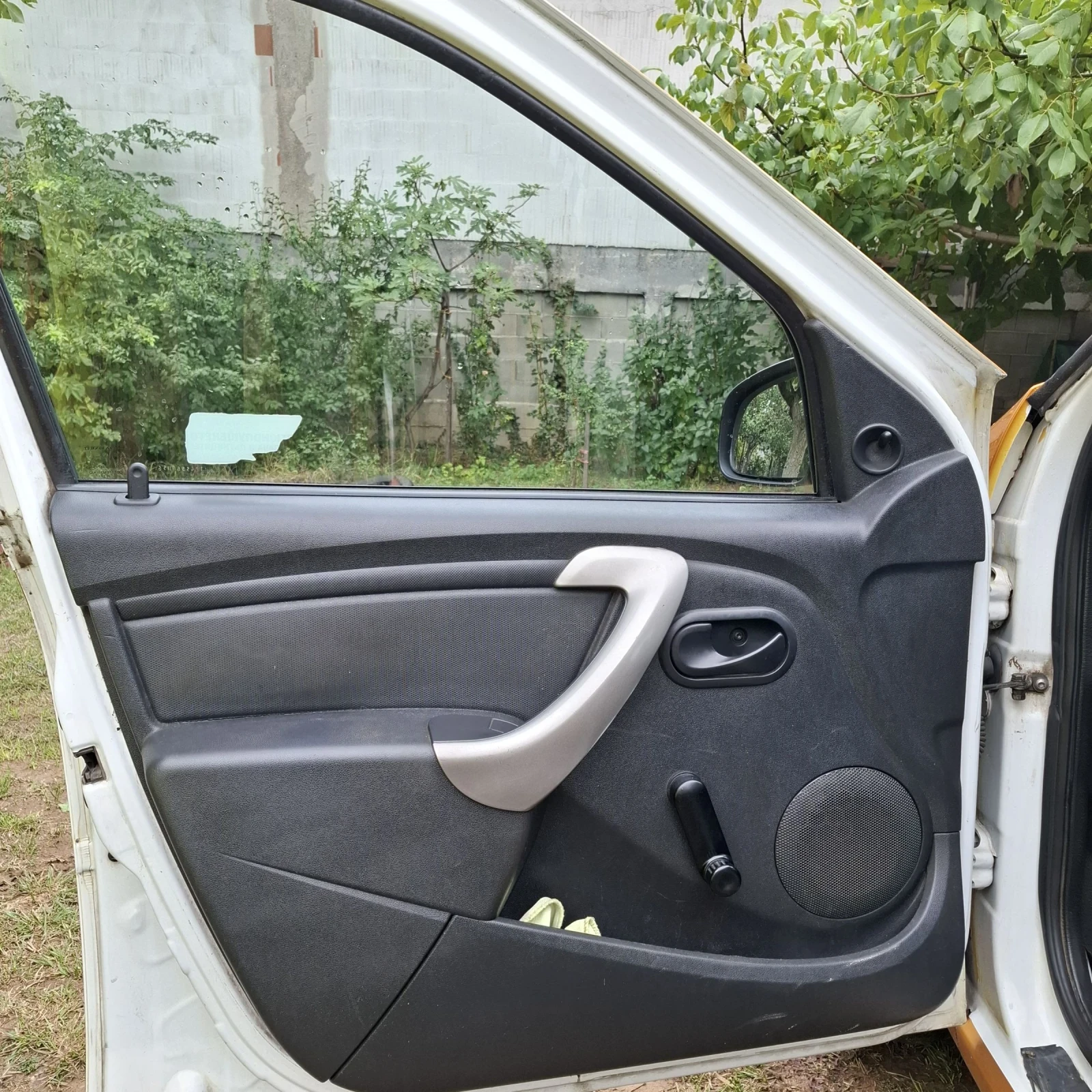 Dacia Logan, снимка 9 - Автомобили и джипове - 55503228