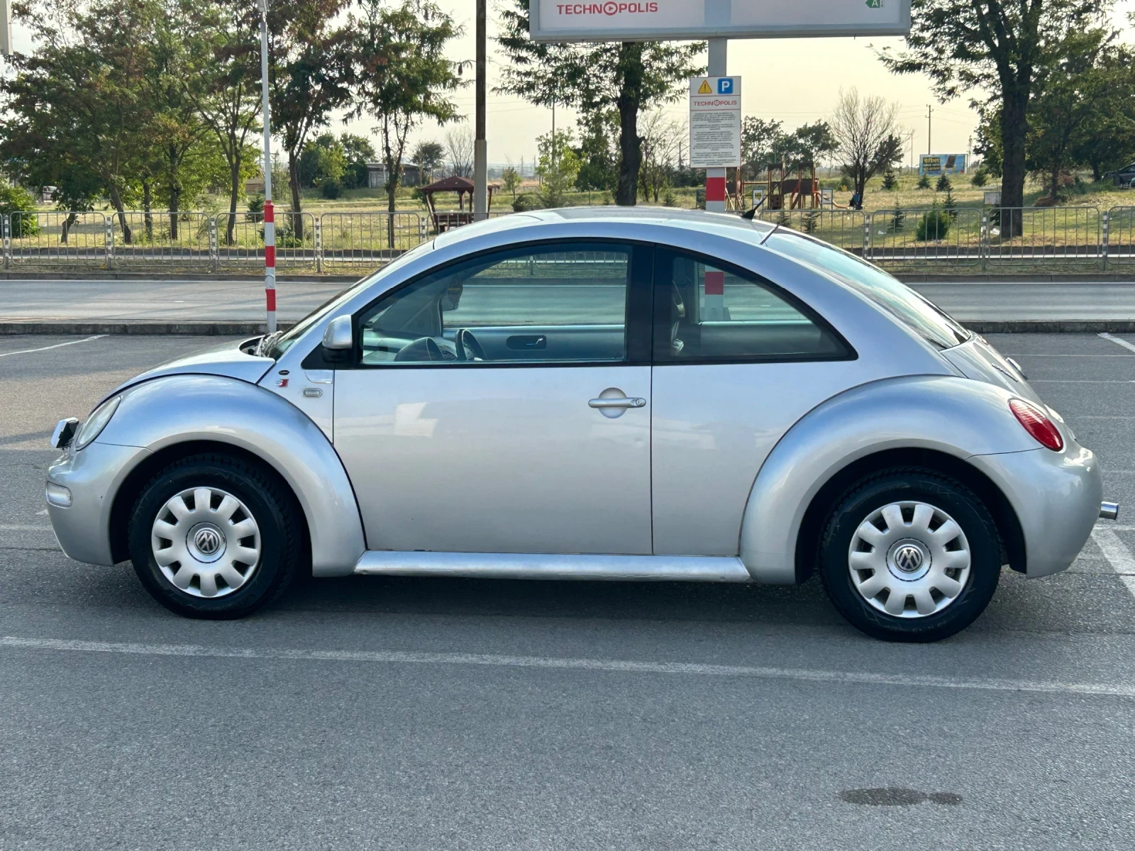VW Beetle 1.9 дизел, снимка 6 - Автомобили и джипове - 55657944