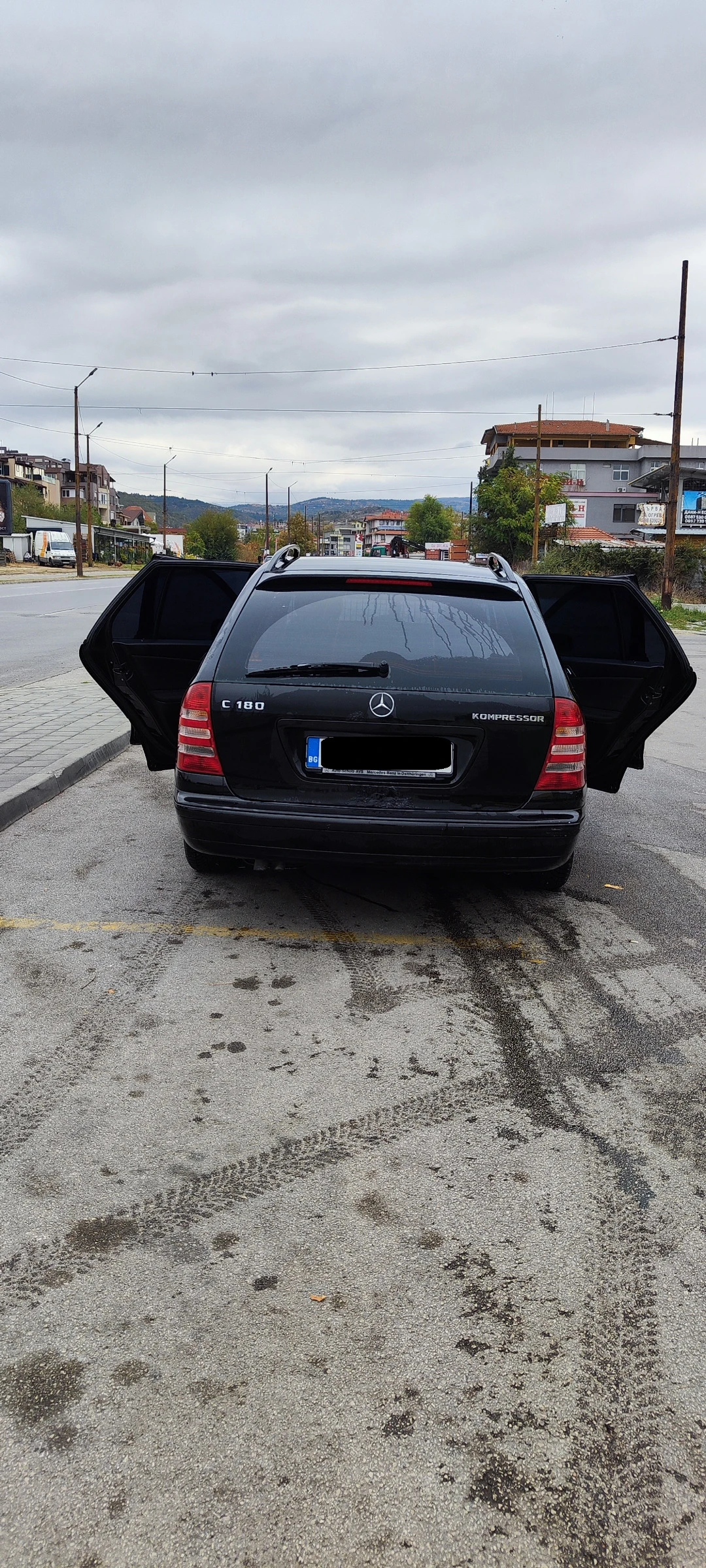 Mercedes-Benz C 180 Kompressor, снимка 2 - Автомобили и джипове - 56713548