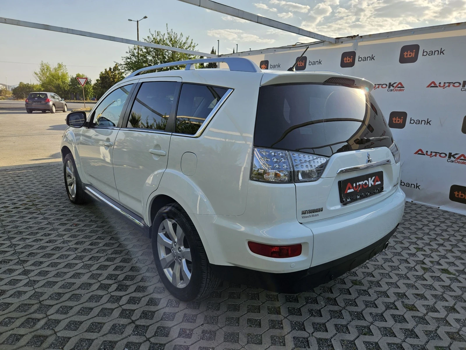 Mitsubishi Outlander 2.2DI-D-156kc= 7МЕСТА= АВТОМАТ= 4WD= FACE= ОБСЛУЖЕ - изображение 5