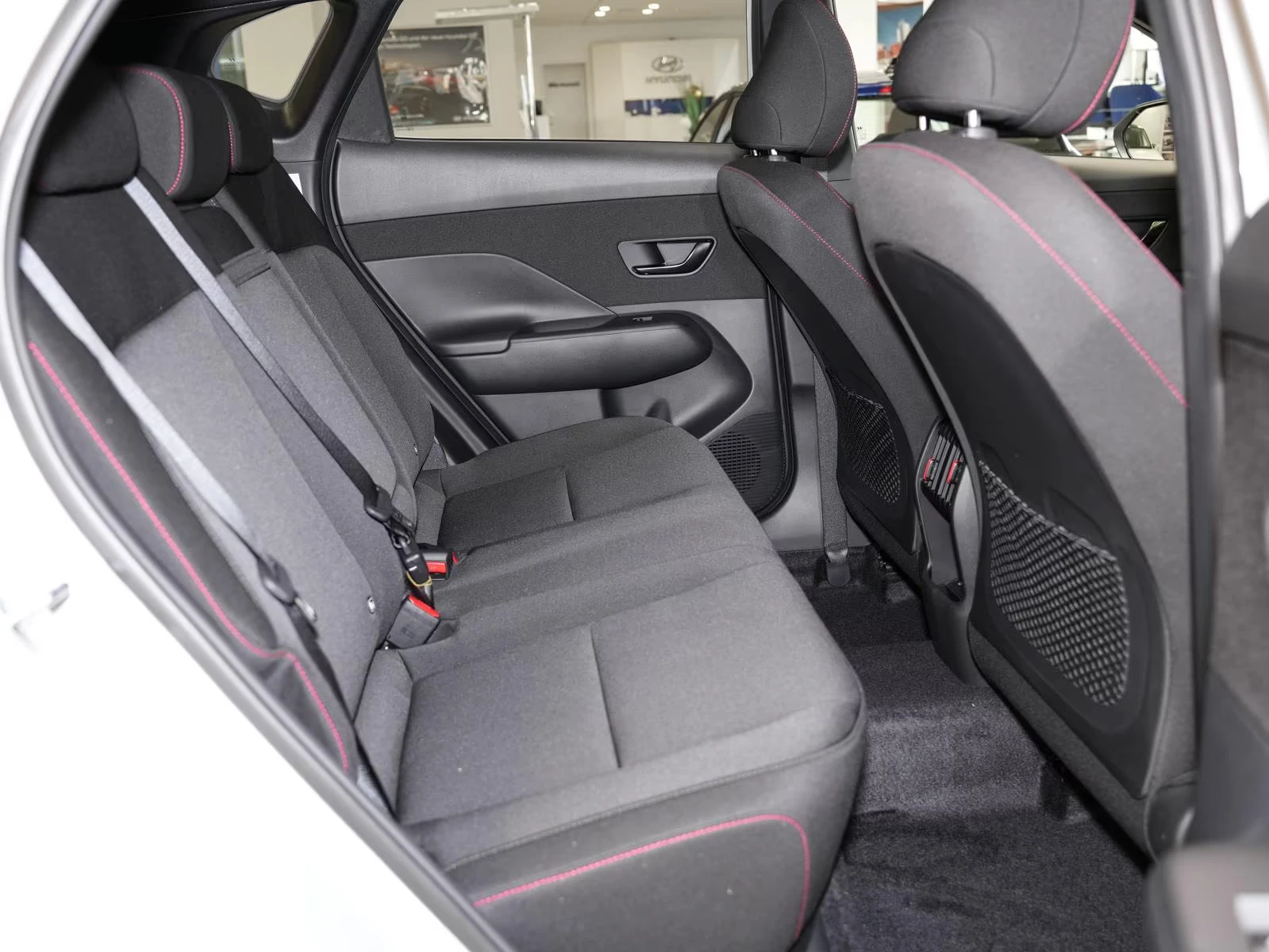 Hyundai Kona НОВ!1.6T-GDI/150HP/N-LINE/DCT/CAM/CPLAY/KLESS/892g, снимка 14 - Автомобили и джипове - 53765701