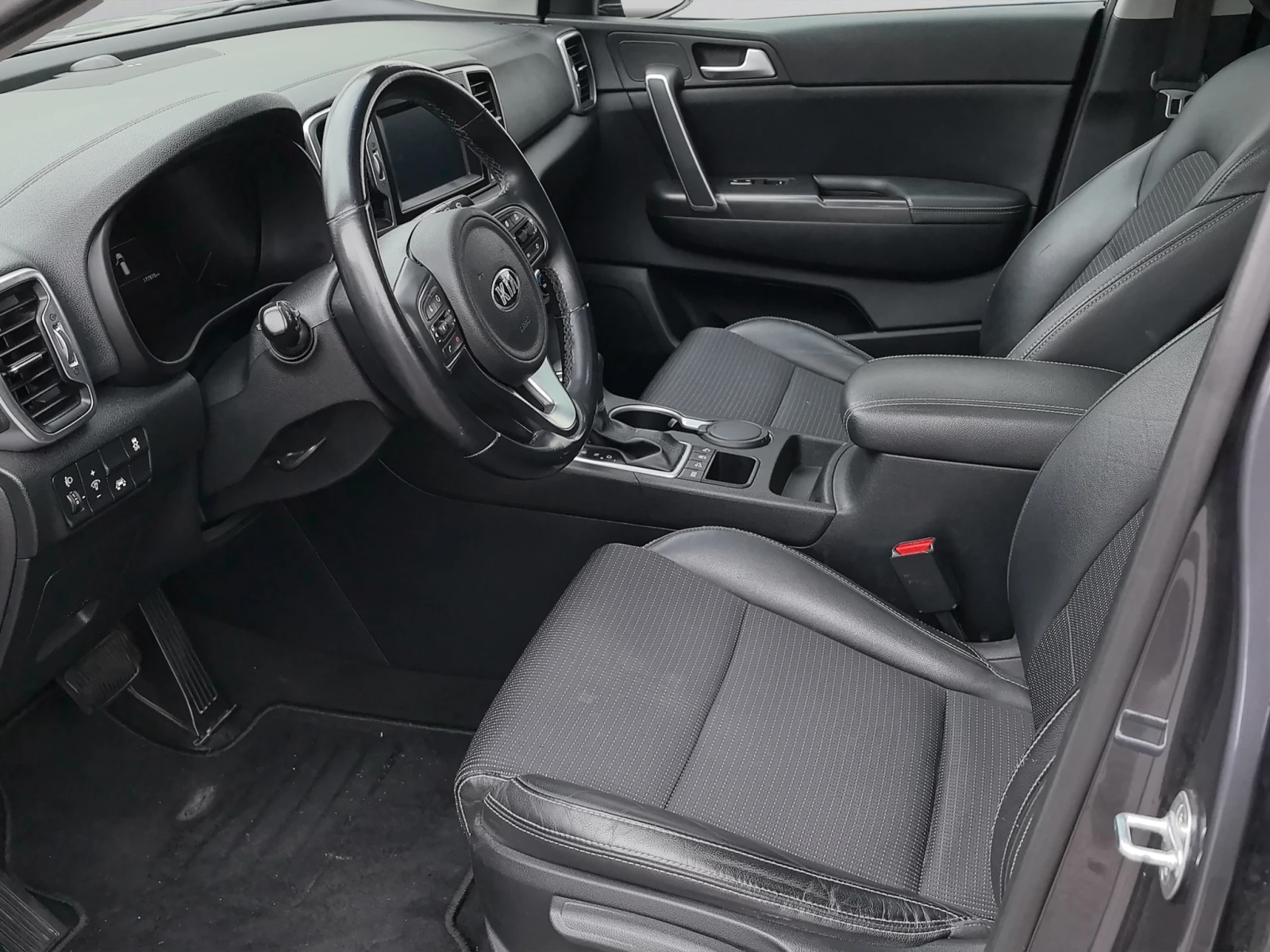 Kia Sportage 1.7CRDI 141 к.с. 7DCT FWD EURO 6, снимка 9 - Автомобили и джипове - 53903692