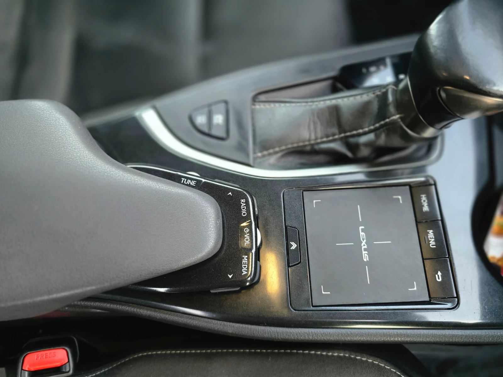 Lexus UX 250h хибрид, снимка 11 - Автомобили и джипове - 53968324