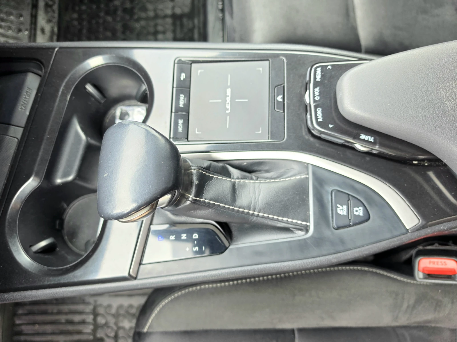 Lexus UX 250h хибрид/ГАРАНЦИОНЕН, снимка 12 - Автомобили и джипове - 53968324