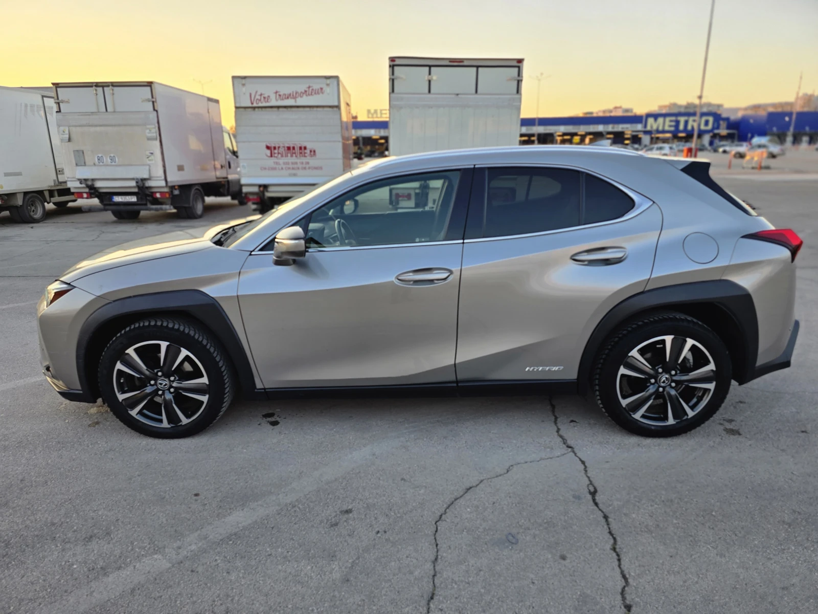 Lexus UX 250h хибрид, снимка 3 - Автомобили и джипове - 53968324