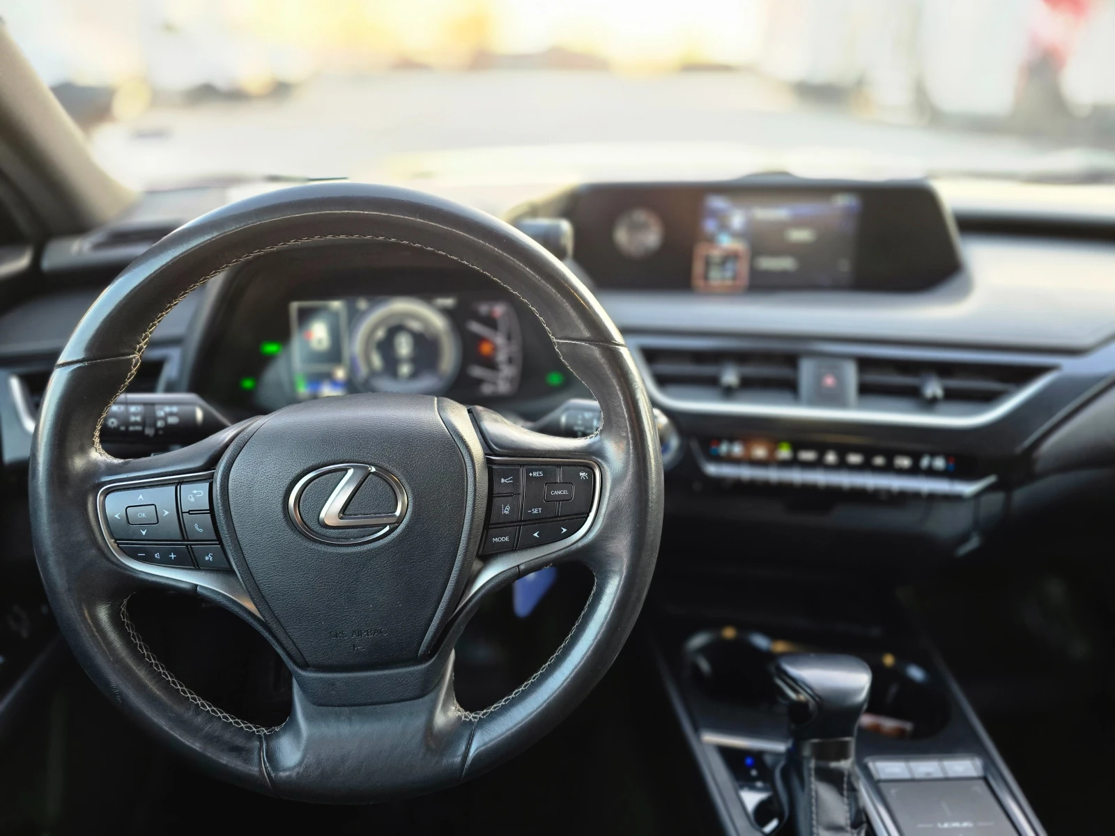 Lexus UX 250h хибрид, снимка 7 - Автомобили и джипове - 53968324