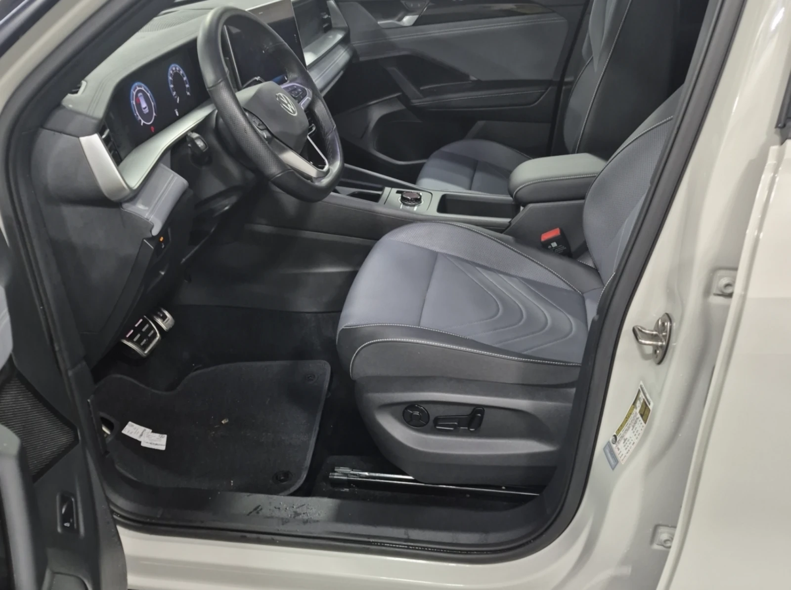 VW Tiguan 2025 Volkswagen TIGUAN COMFORTLINE R-LINE, снимка 7 - Автомобили и джипове - 55057709