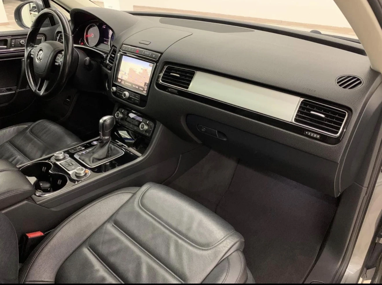 VW Touareg, снимка 8 - Автомобили и джипове - 55102033