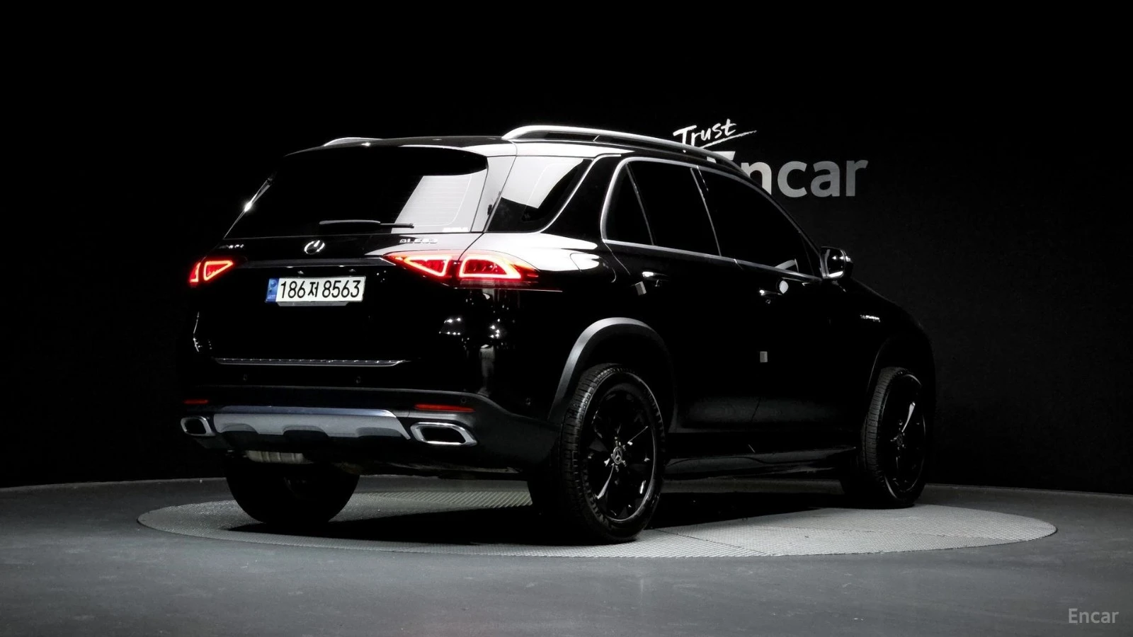 Mercedes-Benz GLE 300d 4MATIC* КОЖА* ОБДУХВ* НАВИ* ПАНО* 360* , снимка 2 - Автомобили и джипове - 55466554