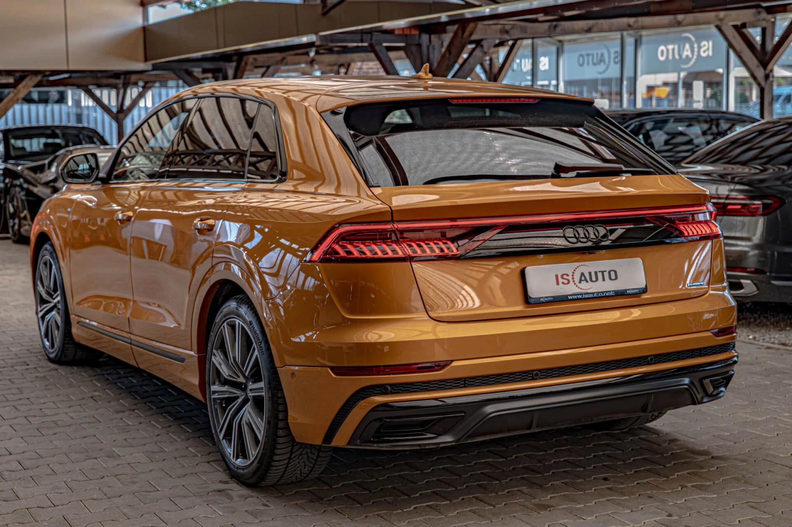 Audi Q8 50TDI/Distronic/Bang&Olufsen/Side Assist/3D Камера, снимка 5 - Автомобили и джипове - 55643009