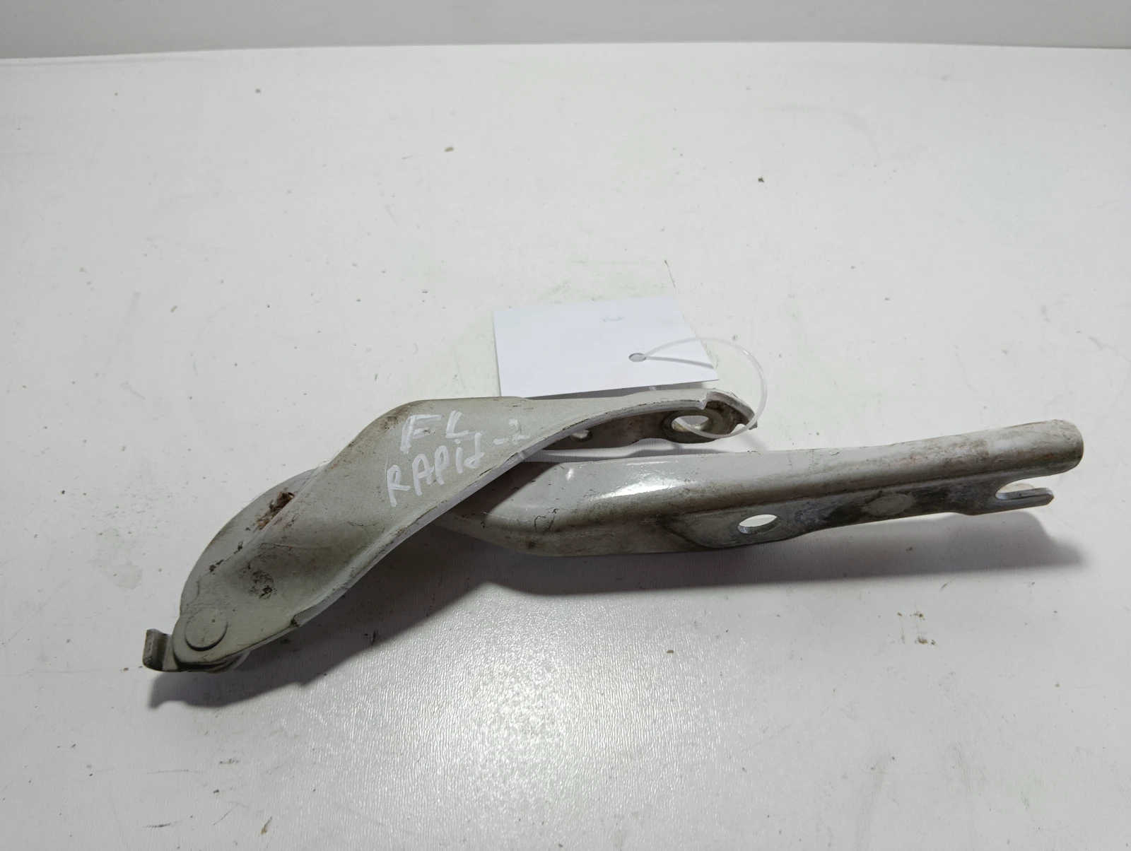 панта преден капак лява 5JA823301A Skoda Rapid