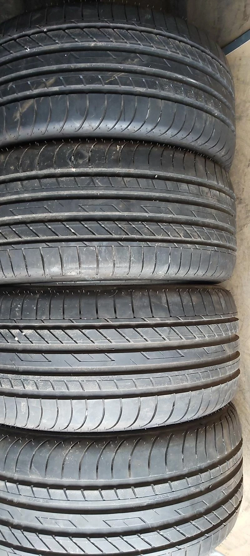 Гуми Летни 235/45R17, снимка 4 - Гуми и джанти - 31257704