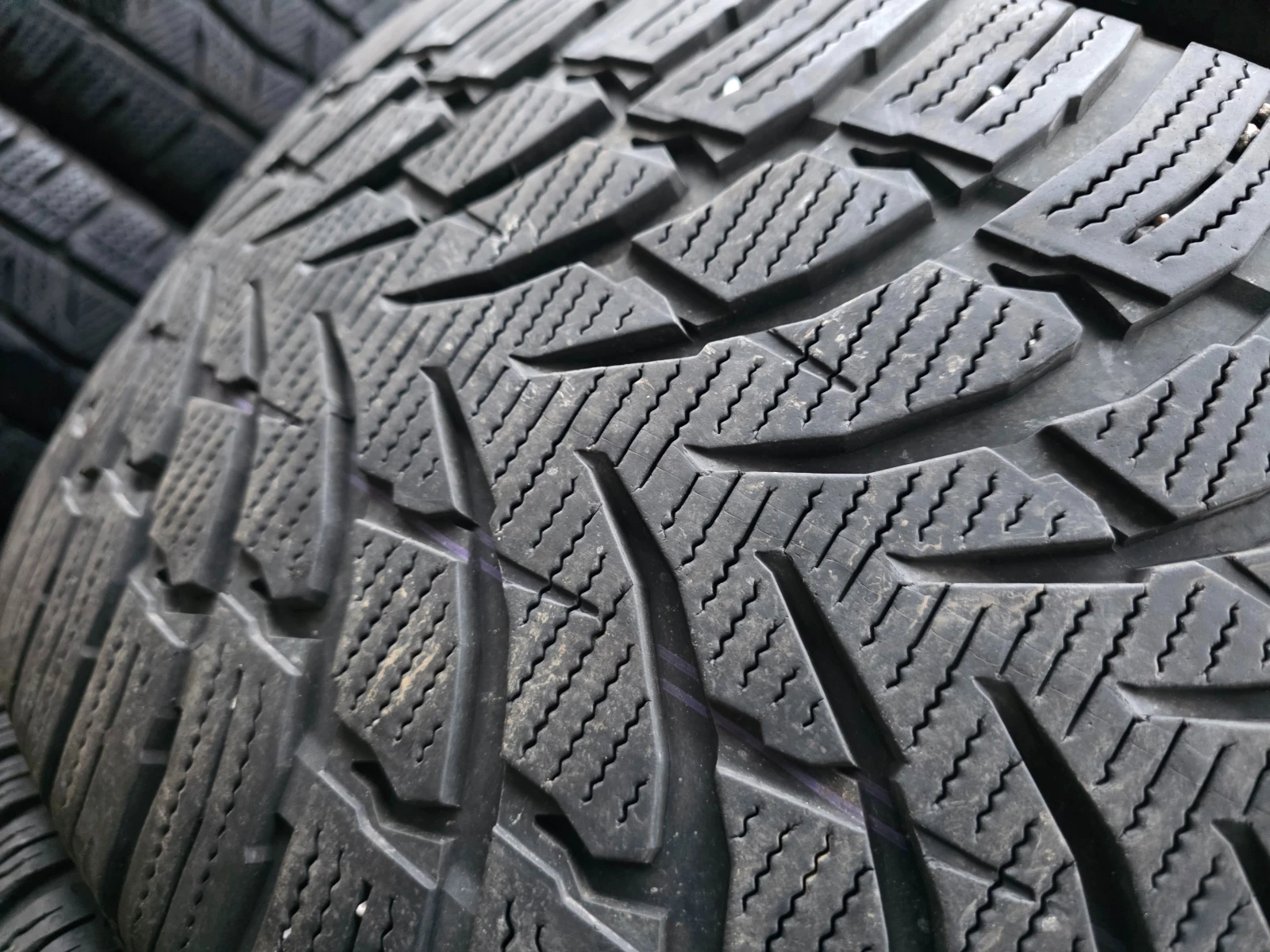 Гуми Зимни 275/45R21