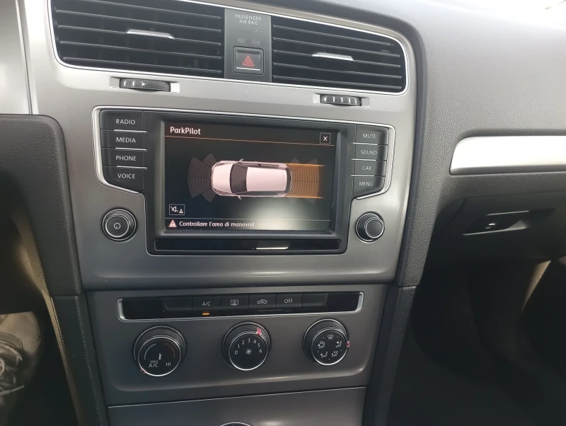 VW Golf 1.6 TDI, EURO 6B, снимка 12 - Автомобили и джипове - 50652254