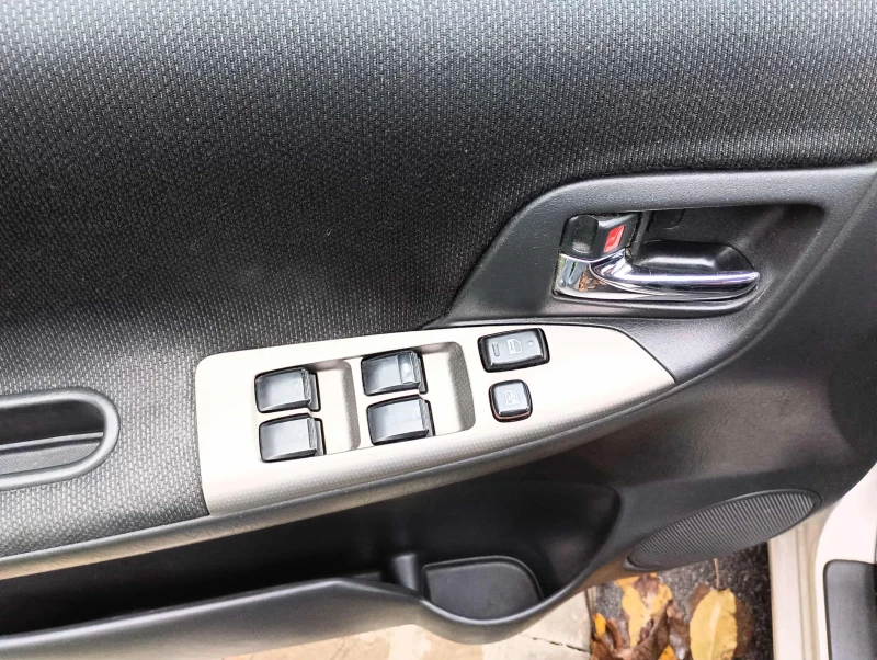 Toyota Corolla verso, снимка 6 - Автомобили и джипове - 52390370