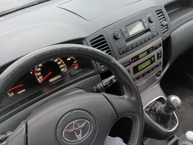 Toyota Corolla verso, снимка 11 - Автомобили и джипове - 52390370