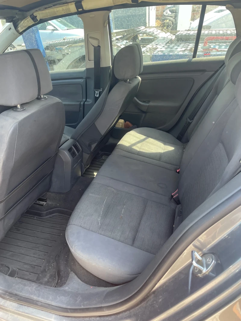 VW Golf 2.0sdi, снимка 7 - Автомобили и джипове - 52671270