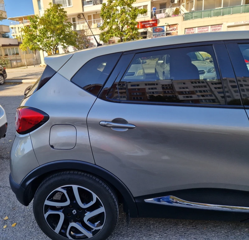Renault Captur, снимка 5 - Автомобили и джипове - 52673691