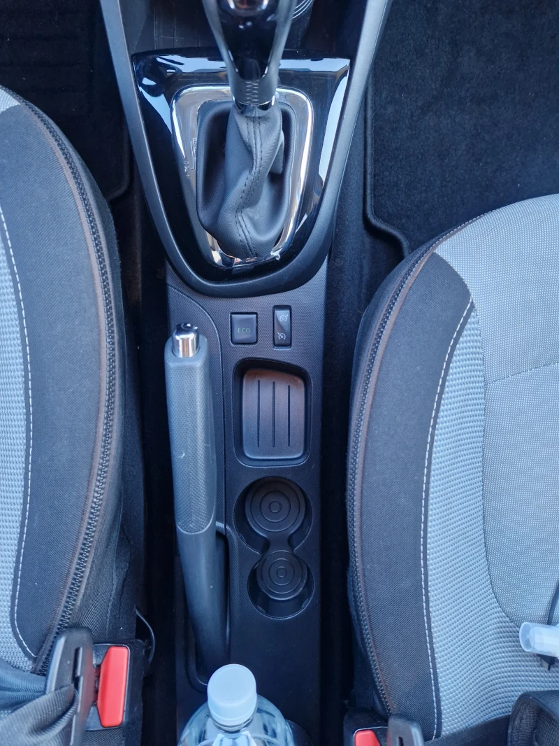 Renault Captur, снимка 11 - Автомобили и джипове - 52673691