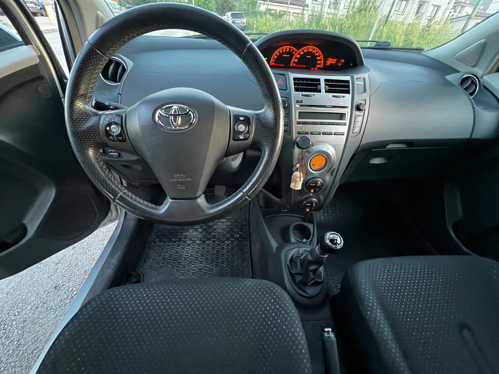 Toyota Yaris 1.33 Dual VVT-i - изображение 8