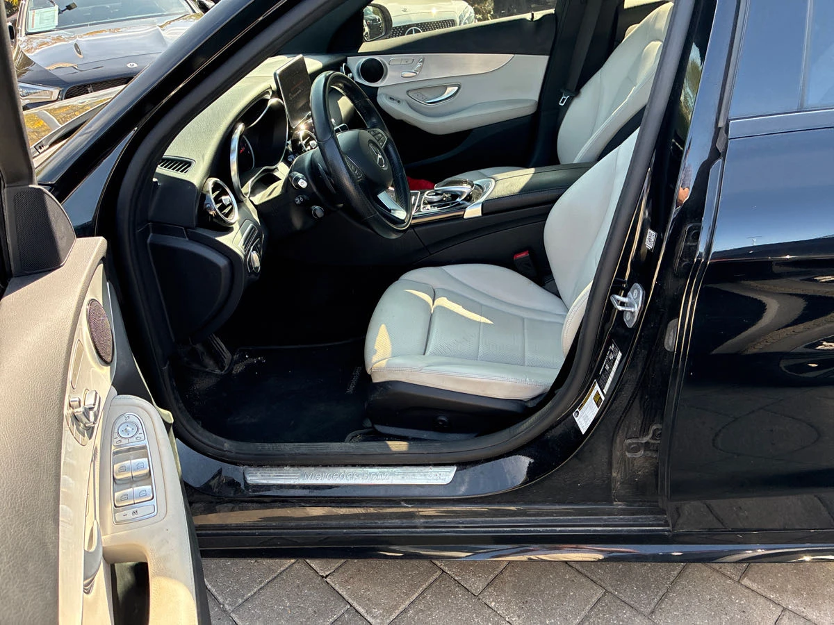 Mercedes-Benz C 300 * CARFAX* АВТОФИНАНСИРАНЕ БЕЗ ПЪРВОНАЧАЛНА ВНОСКА! - изображение 6