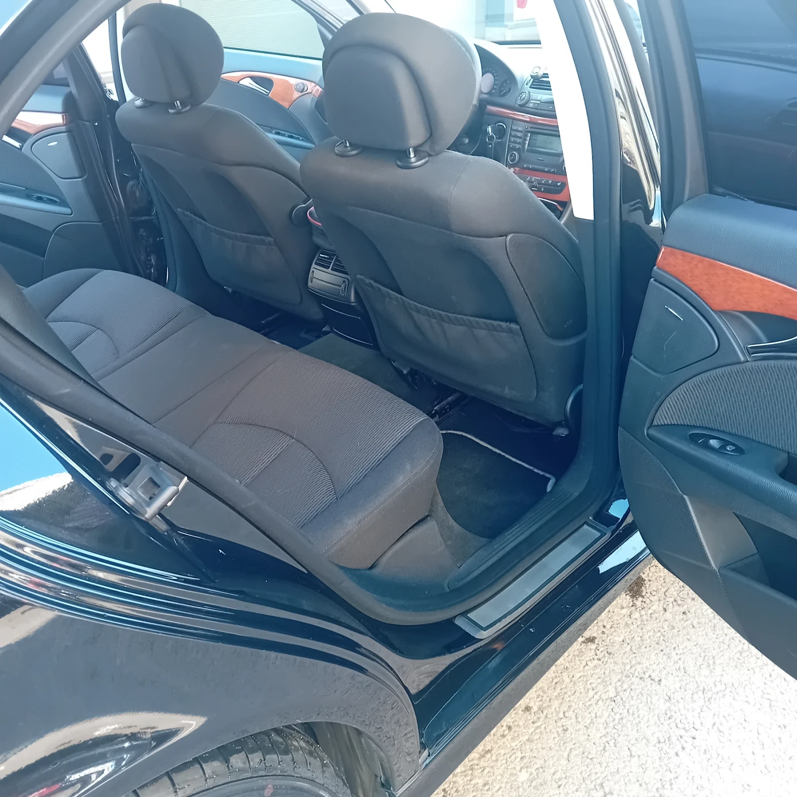 Mercedes-Benz E 200, снимка 11 - Автомобили и джипове - 53720392