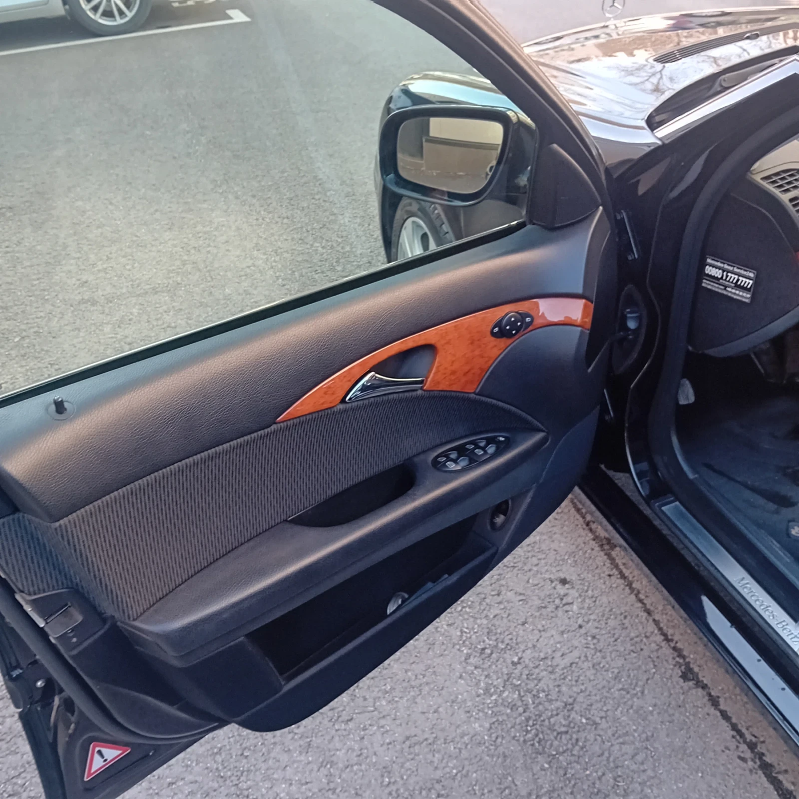 Mercedes-Benz E 200, снимка 14 - Автомобили и джипове - 53720392