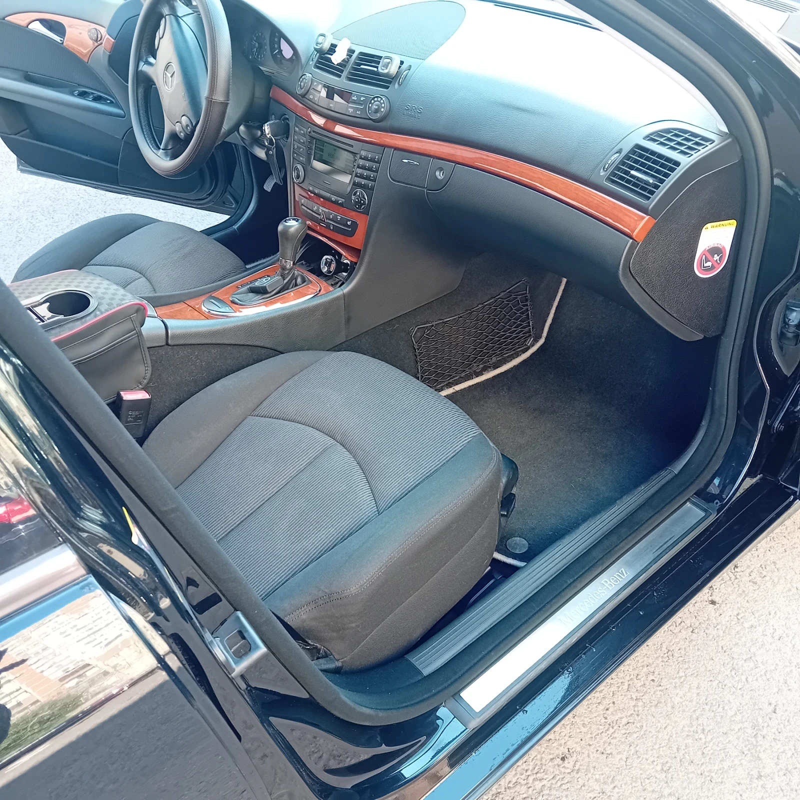 Mercedes-Benz E 200, снимка 13 - Автомобили и джипове - 53720392