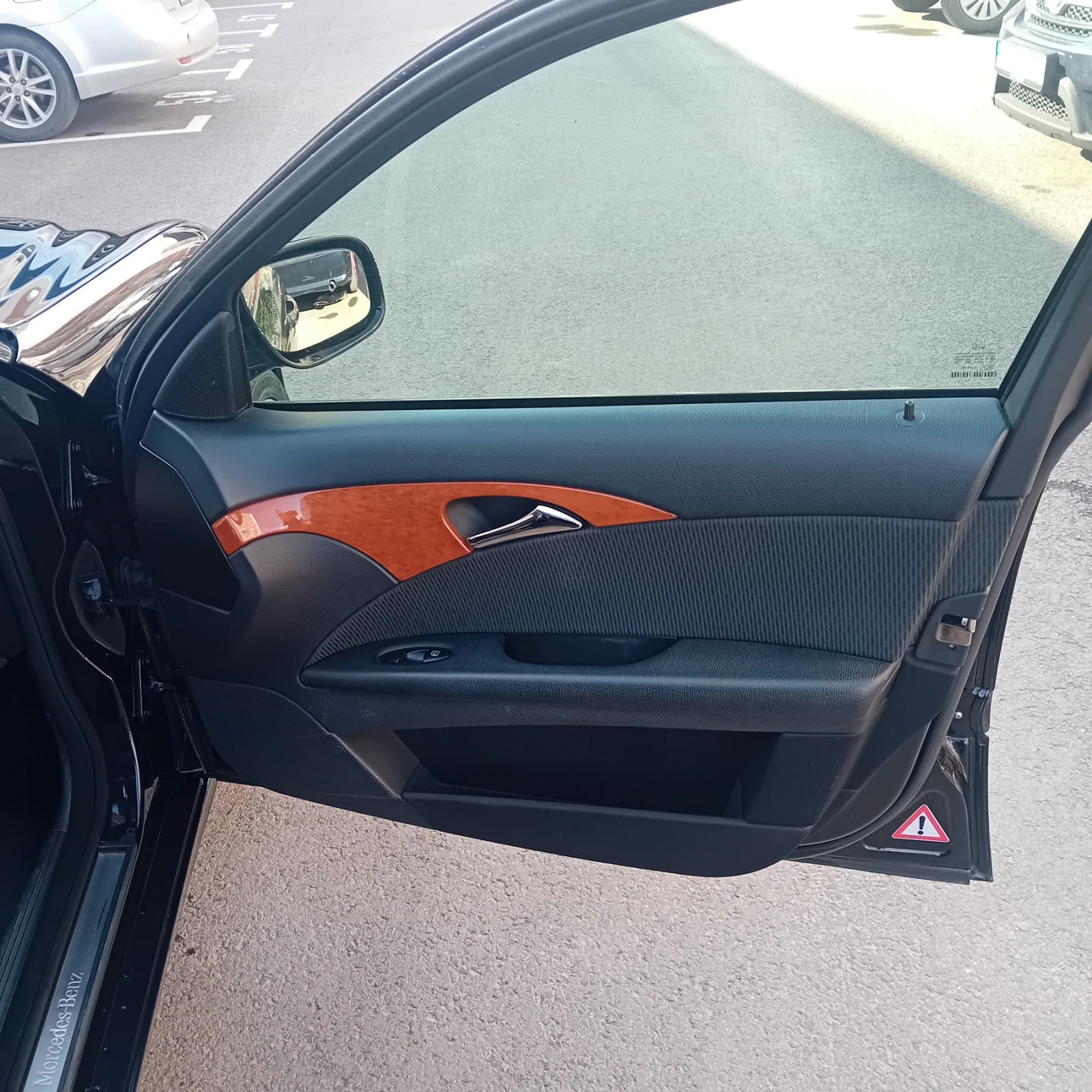 Mercedes-Benz E 200, снимка 12 - Автомобили и джипове - 53720392