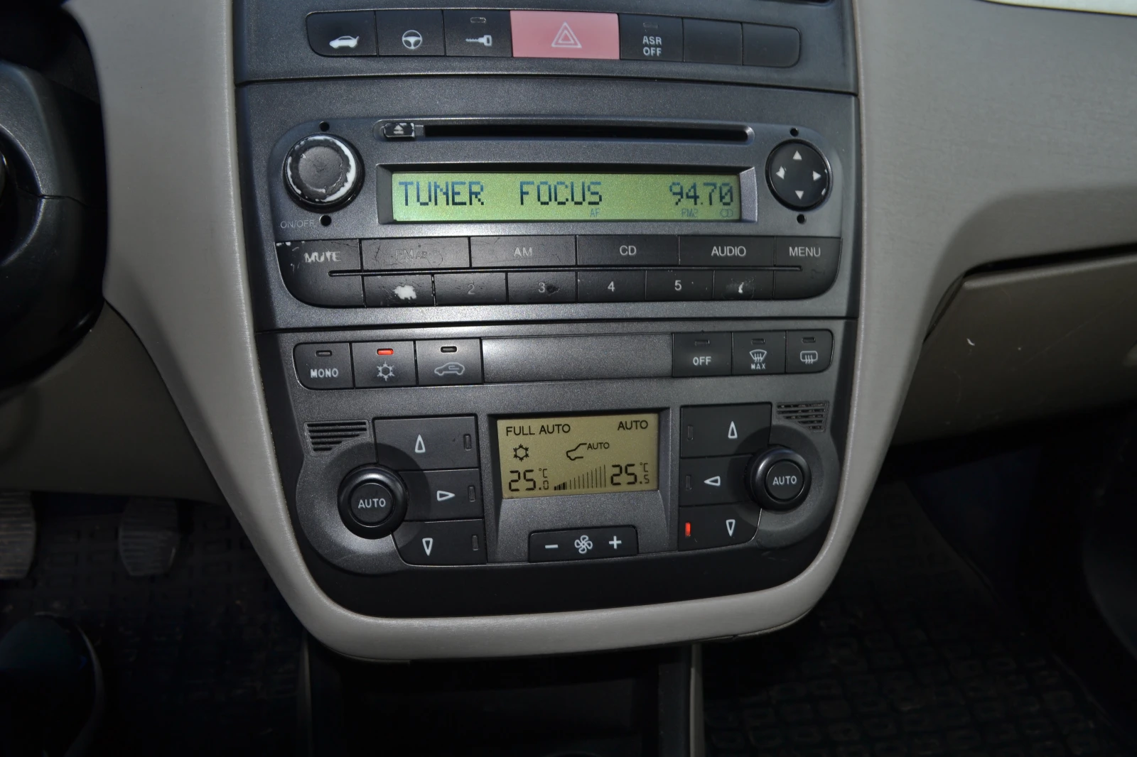Fiat Punto 1.3 M-JET, снимка 10 - Автомобили и джипове - 54520703