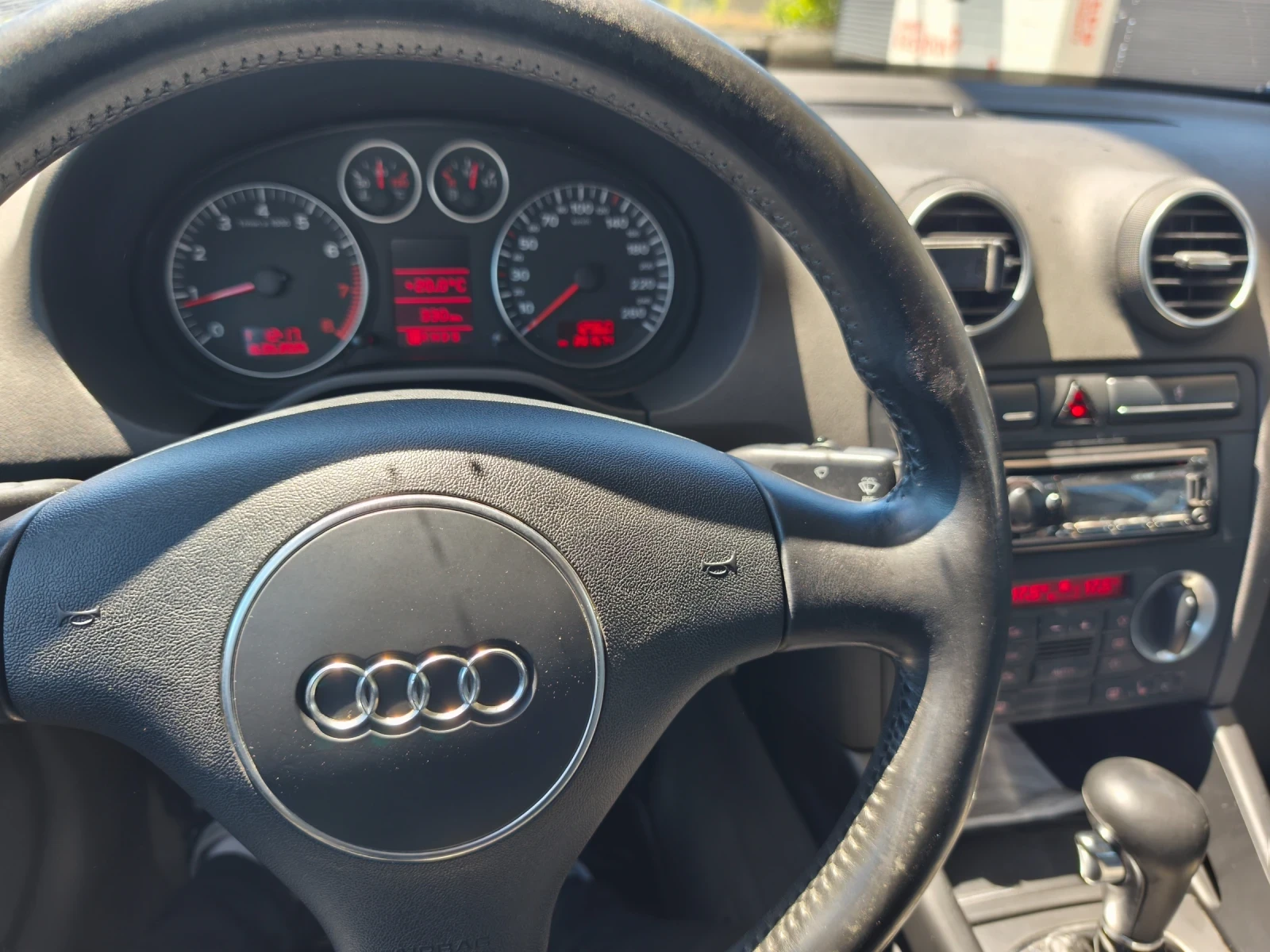 Audi A3 2.O BENZIN, снимка 8 - Автомобили и джипове - 54573494