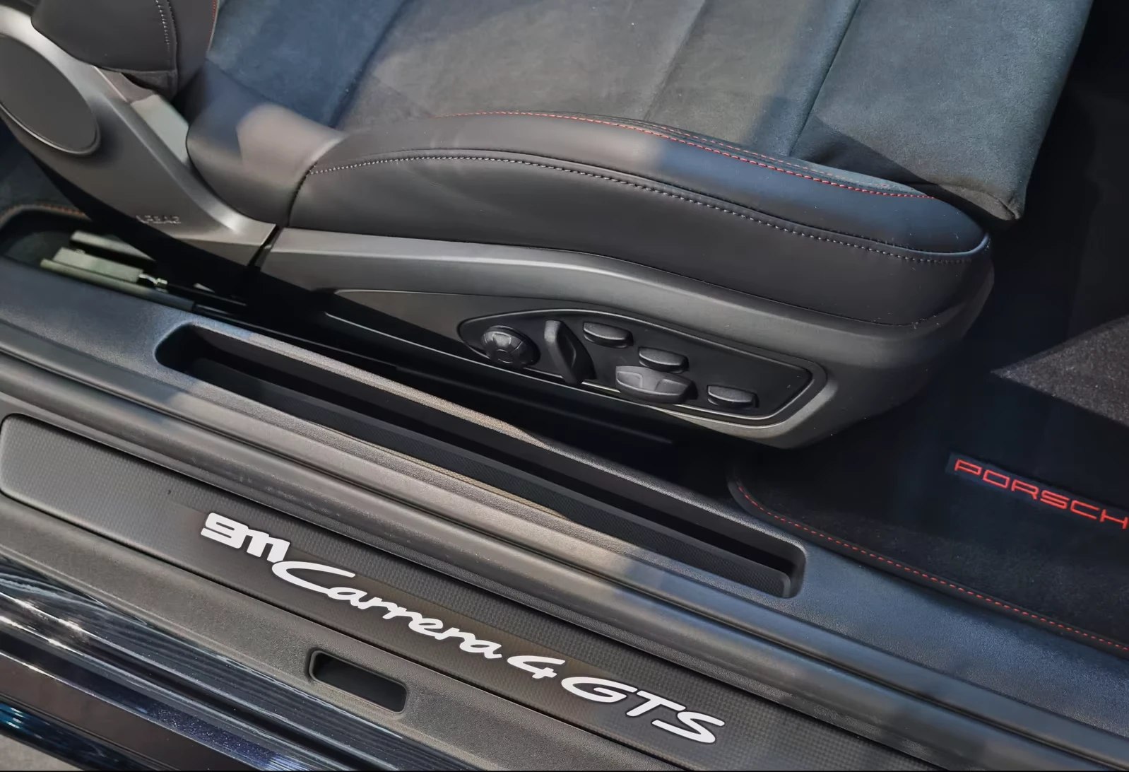 Porsche 911 992.2* CARRERA 4 GTS* LIFT* BOSE* DISTR* KEYLESS* , снимка 10 - Автомобили и джипове - 54677164